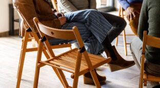 Ansiedad o aburrimiento: las razones detrás de mover las piernas inconscientemente