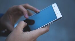 Furor de teléfonos en las cárceles: a un preso le han requisado 16 móviles en cinco años