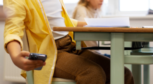 El 40% de los Estados de EEUU ha prohibido o restringido los móviles en las aulas