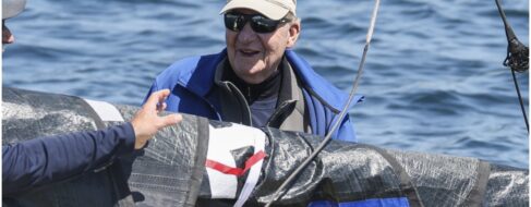 La identidad de la mujer rubia que acompaña al rey Juan Carlos en sus visitas a Sangenjo