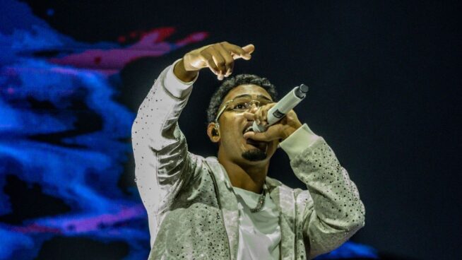 El Movistar Arena interrumpe el concierto de Myke Towers por superar el límite de sonido