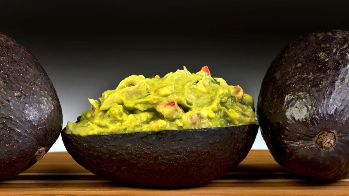 Ni con limón, ni con manzana: este es el truco para que el guacamole no se oxide