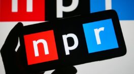 La radio NPR denuncia a Trump por saltarse la ley ordenando la retirada de fondos públicos