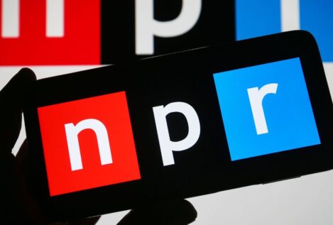 La radio NPR denuncia a Trump por saltarse la ley ordenando la retirada de fondos públicos