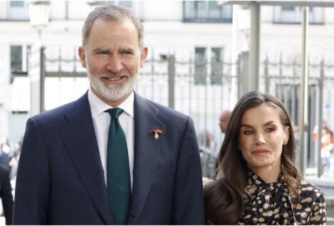 La razón histórica por la que los Reyes firman «Felipe R.» y «Letizia R.» y no con sus apellidos