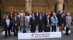 Clamor constitucionalista contra el pacto de Illa por el catalán: «Quieren erradicar el español»