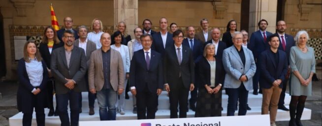 Clamor constitucionalista contra el pacto de Illa por el catalán: «Quieren erradicar el español»