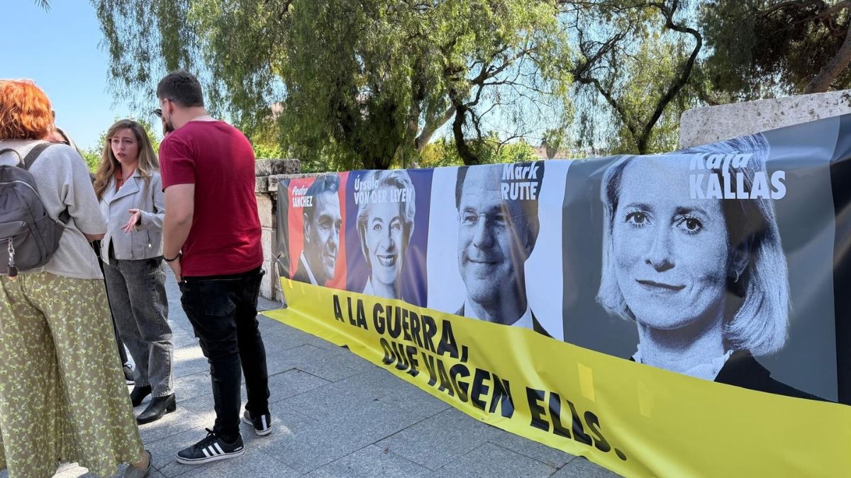 Podemos tilda a Sánchez de «señor de la guerra» por recortar en servicios públicos