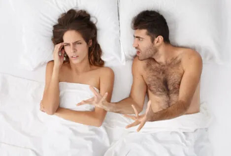 De usar calcetines a tener una almohada única: los detalles que acaban con el deseo sexual