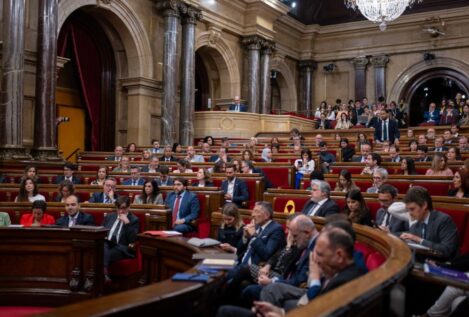El Parlament catalán aprueba la creación de un cuerpo de funcionarios de acción exterior