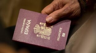 El pasaporte español, el segundo más útil del mundo solo por detrás del de Emiratos