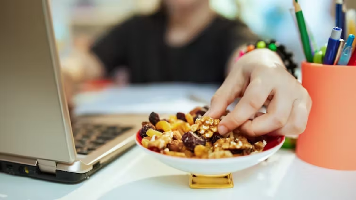 El picoteo, a examen: ¿es malo comer entre horas?