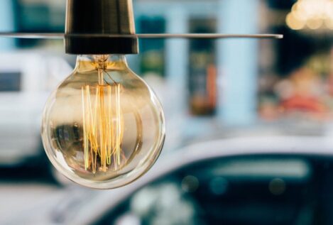 Cuál es el precio de la luz hoy, sábado, 24 de mayo de 2025, esta es la franja horaria más barata