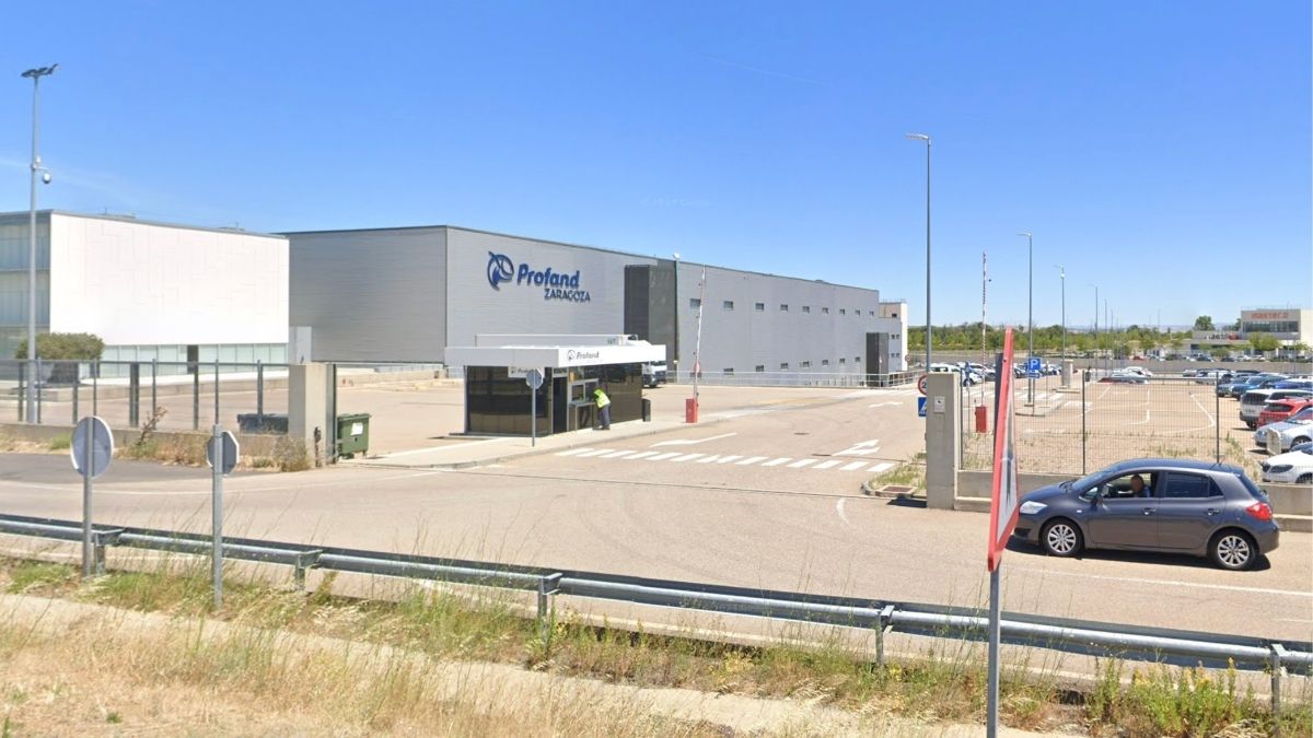 Desalojados los trabajadores de una fábrica por una posible fuga de amoníaco en Zaragoza