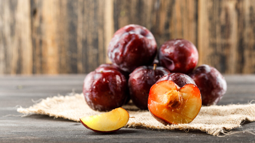propiedades-ciruelas-como-tomarlas-fruta-roja
