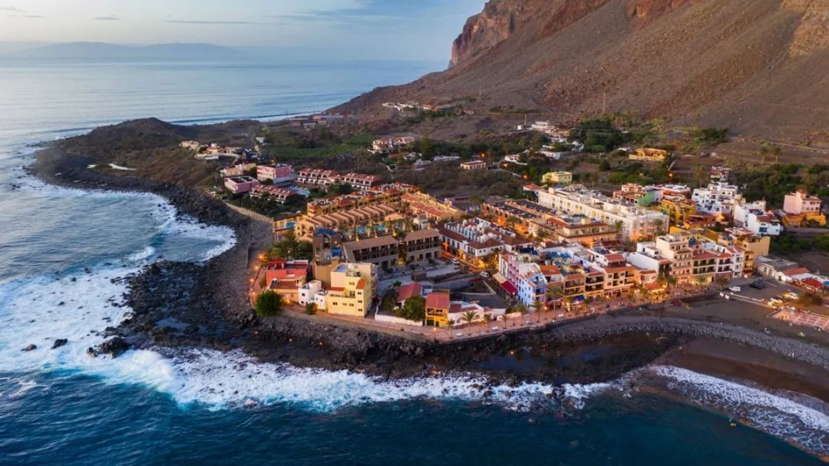 El pueblo pesquero de La Gomera que parece Bali y está rodeado de selva tropical