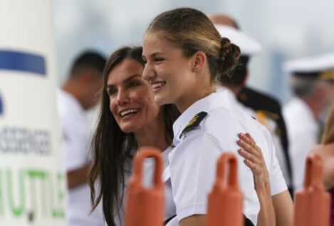 Emotivo reencuentro entre la reina Letizia y Leonor durante la escala del Elcano en Panamá