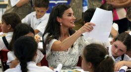 La reina inaugura una Feria del Libro con guiños a la infancia y obras de Lorca, Moliner o Mistral