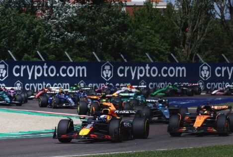 Desafortunada carrera para Alonso y Sainz en el dominio total de Verstappen