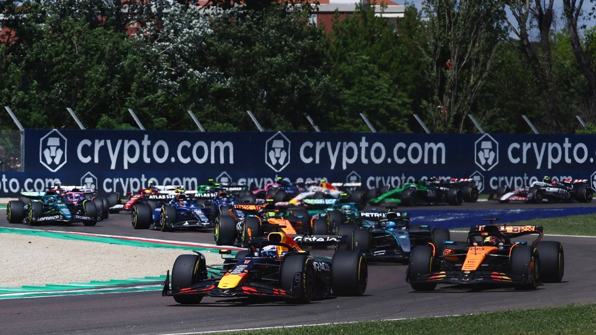 Desafortunada carrera para Alonso y Sainz en el dominio total de Verstappen