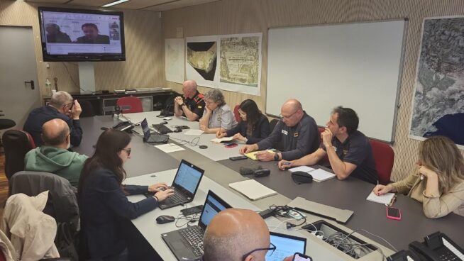 La Generalitat afirma que el incendio en Vilanova progresa «de manera adecuada»