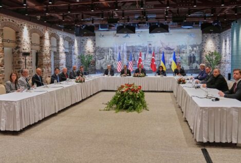 EEUU, Turquía y Ucrania se reúnen en Estambul antes del inicio de las conversaciones con Rusia