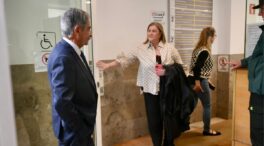 El emérito no se presenta al acto de conciliación y Revilla asegura que «no ha mentido»