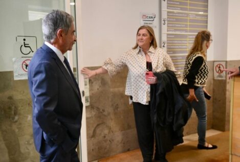 El emérito no se presenta al acto de conciliación y Revilla asegura que «no ha mentido»