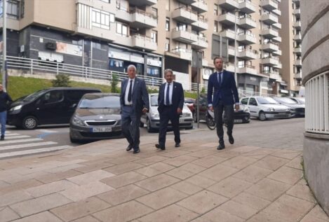 Revilla llega a los juzgados de Santander para el acto de conciliación con el emérito