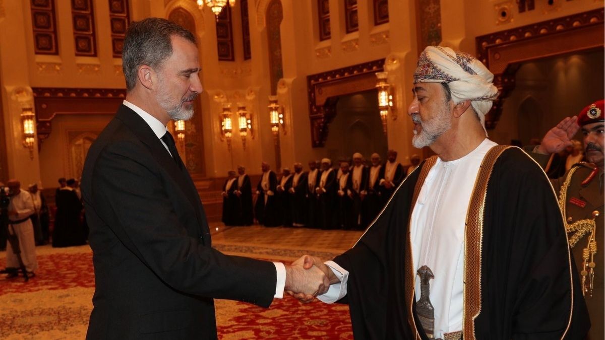 El sultán de Omán realiza una visita de Estado a España y será recibido por los Reyes y Sánchez