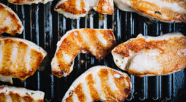 Esto es lo que 300 gramos de pollo a la semana pueden hacerle a tu salud, según un estudio
