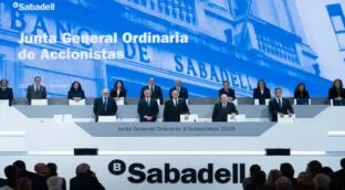 El consejo del Sabadell aprueba vender la filial británica por 3.000 millones al Santander