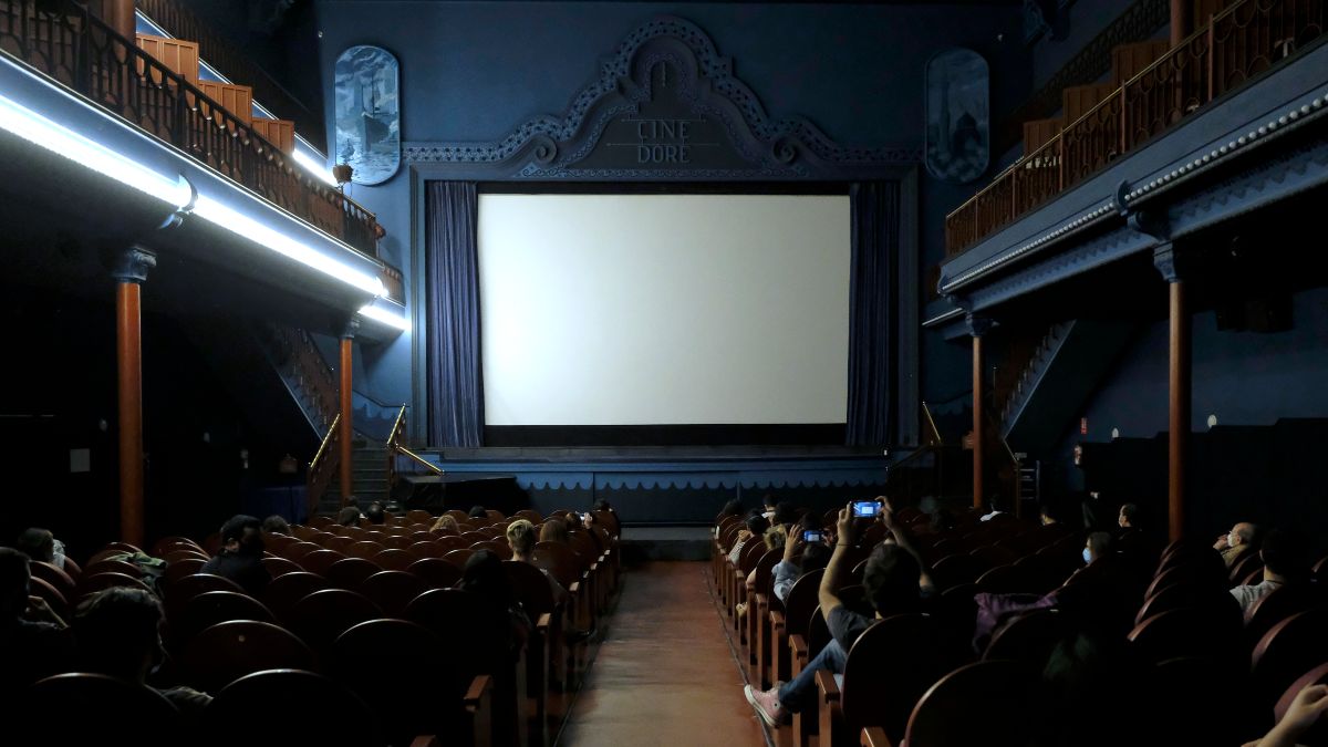 Sobre la experiencia de la sala de cine en el momento de su declive