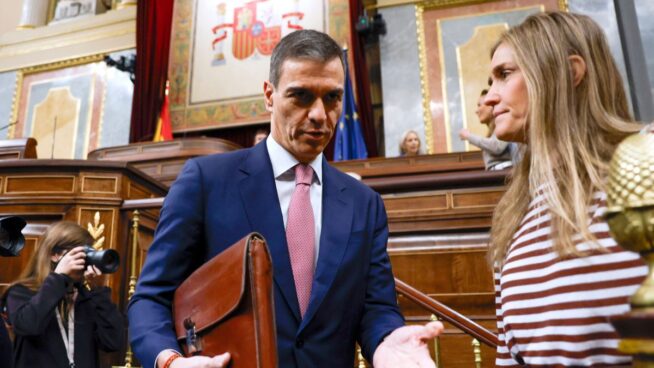 Sánchez afirma que la filtración de sus mensajes con Ábalos «es un delito»