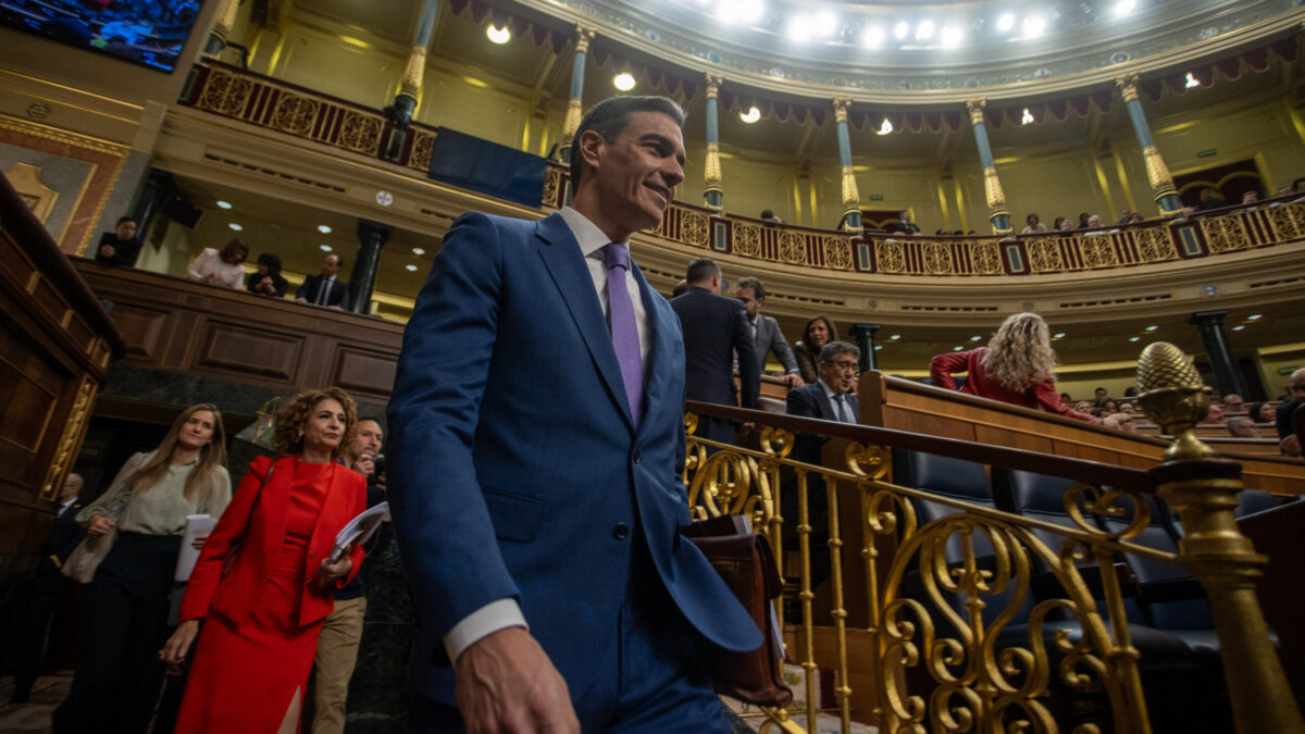 Un libro detalla cómo Sánchez ha convertido la democracia en una «autocracia» socialista