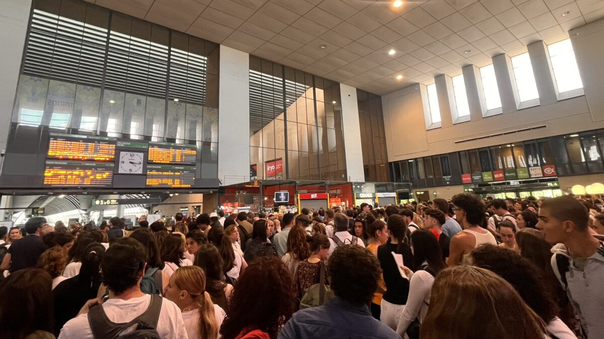 Nuevo caos en el AVE Madrid-Sevilla: una incidencia técnica deja retrasos de varias horas