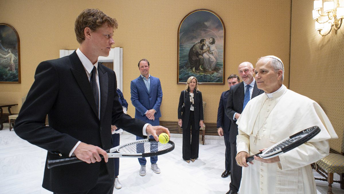 El papa León XIV recibe en audiencia privada a Jannik Sinner: «¿Quieres jugar un poco?»