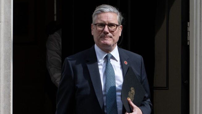 Medio centenar de diputados laboristas piden públicamente la dimisión de Keir Starmer