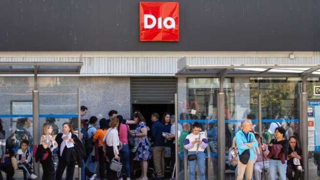 El apagón obliga a los súper a tirar más comida que nunca en el mes de la ley de desperdicio