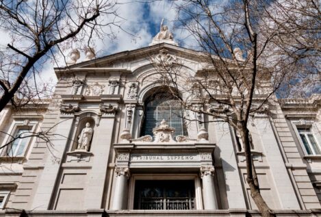 El Gobierno anuncia 1.300 becas de hasta 12.000 euros para opositores de Justicia