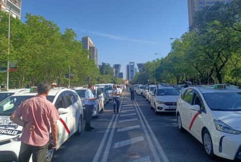 Los taxistas marchan en Madrid contra las 8.500 nuevas licencias a Cabify