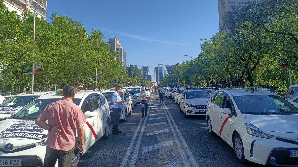 Los taxistas marchan en Madrid contra las 8.500 nuevas licencias a Cabify