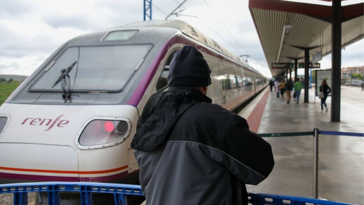 Seis trenes de Renfe afectados por avería en la catenaria entre Marcilla y Olite (Navarra)