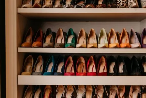 El truco de una experta en orden: olvídate de las cajas y convierte tus zapatos en decoración