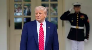 El Supremo de EEUU bloquea la ley que permite acelerar la deportación de inmigrantes