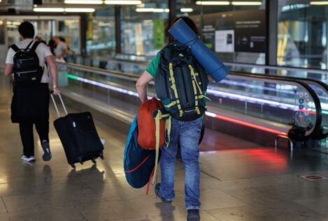 Los consumidores denuncian a Ryanair y otras aerolíneas por cobrar equipaje de mano