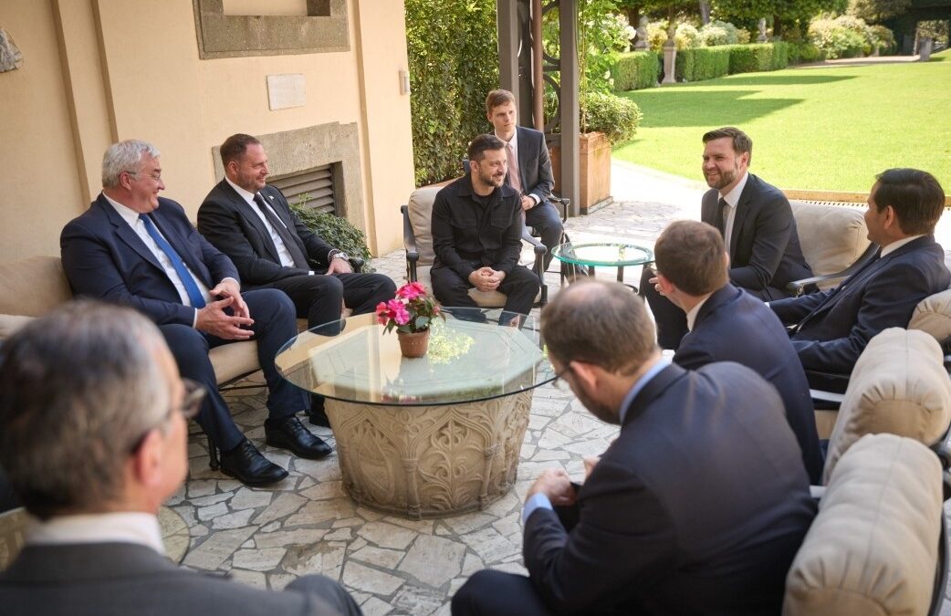 Zelenski se reúne en Roma por primera vez con JD Vance desde la bronca de la Casa Blanca
