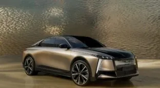 DS Nº 8, el coche por el que se van a pelear Brigitte y Emmanuel Macron