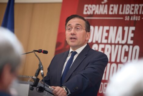 Albares invita solo a periodistas afines al acto de los diplomáticos represaliados por Franco