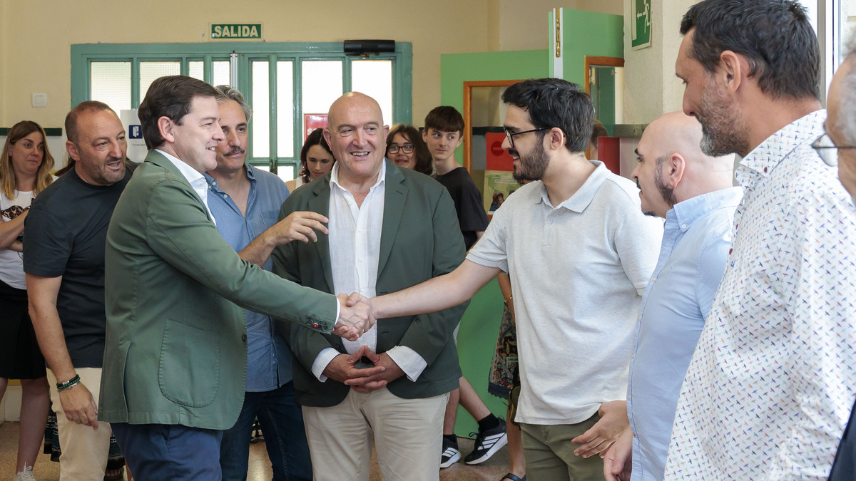 Mañueco destaca la conciliación familiar y la igualdad de oportunidades como compromisos clave